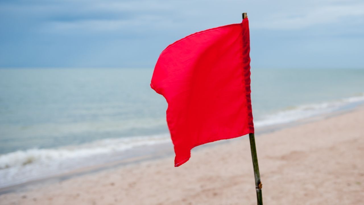 Bandiera rossa, obbligo o avvertimento 