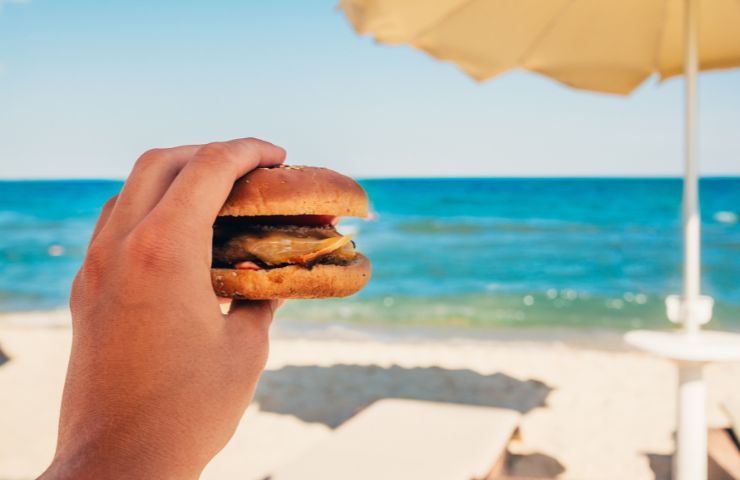 Mangiare in spiaggia è possibile?