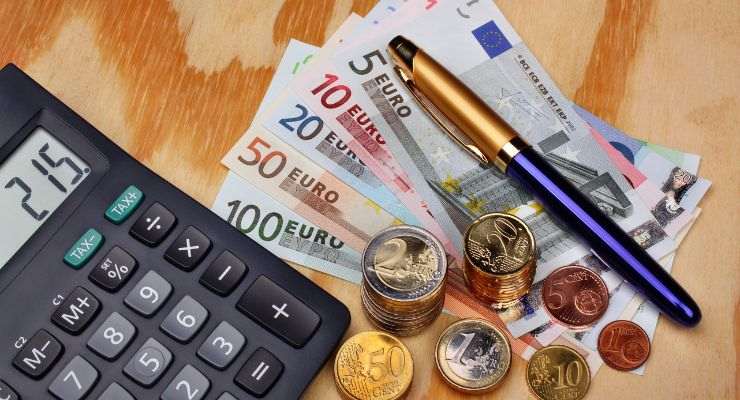 Reddito di cittadinanza, calcoli (Foto Canva) - bonus.it 20230808