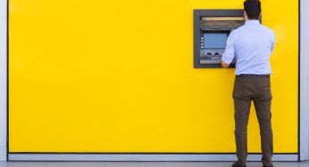 Occhio alla truffa del bancomat: installati nuovi skimmer dai ladri