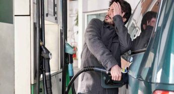 Fare benzina mentre si fuma, tutti i motivi per i quali corri dei rischi